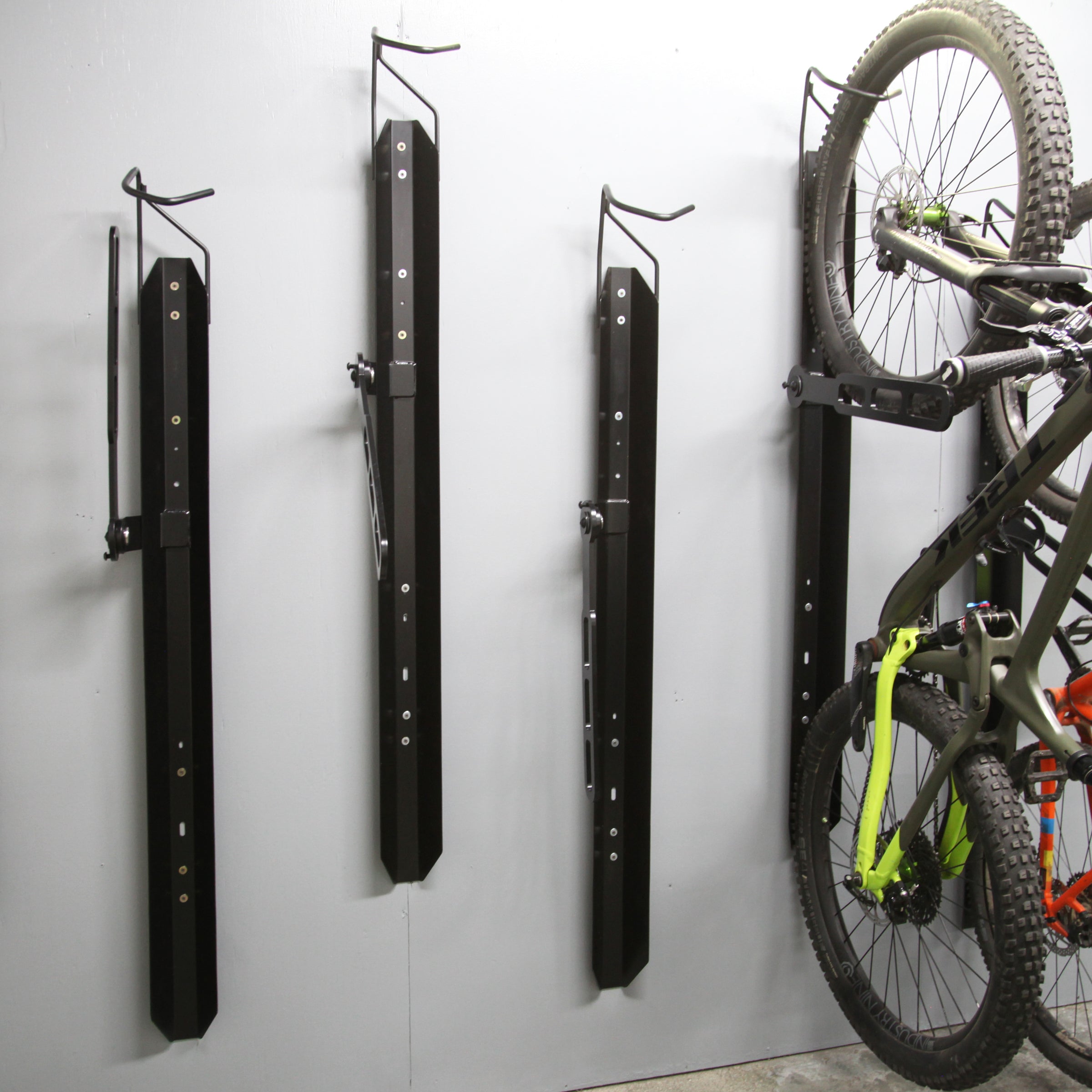 Saris vertical bike rack sale